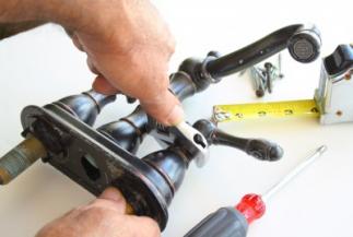 Plumber in Coppell, TX prepares to install a brass faucet